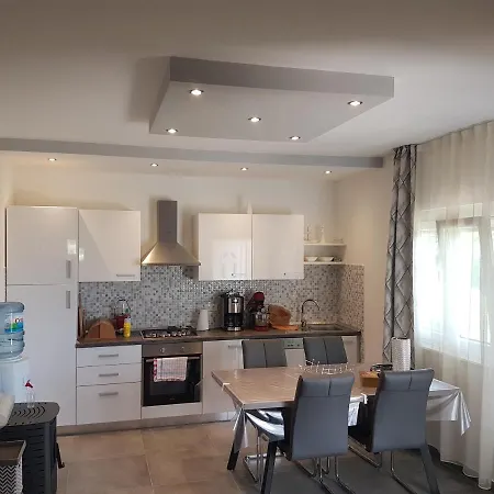 Kljaci Prnjak بيت للعطل